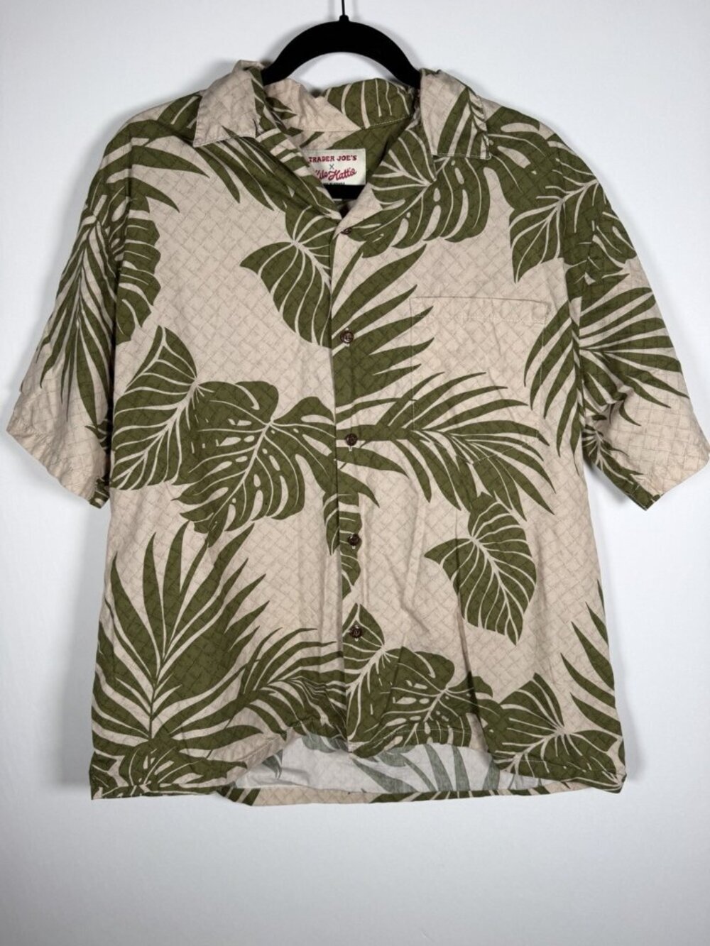 Trader Joes x Hilo Hattie green beige Hawaiian tropical camp work shirt L lounge